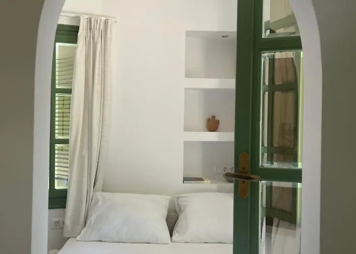 Two And An Arch - Ariadne And Aristeidis Apartment