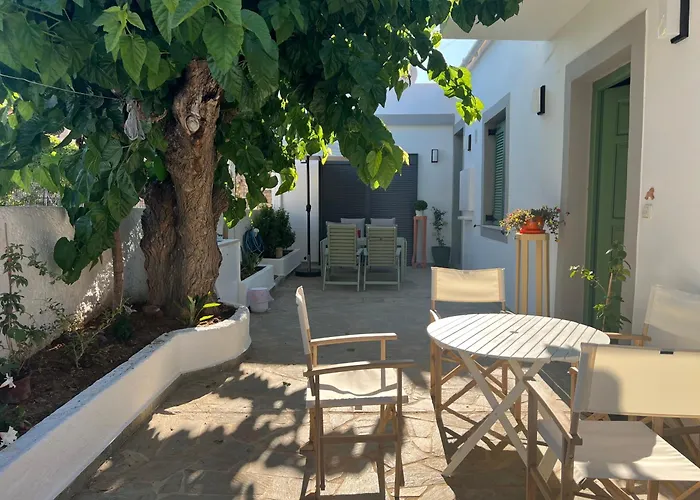 Two And An Arch - Ariadne And Aristeidis *