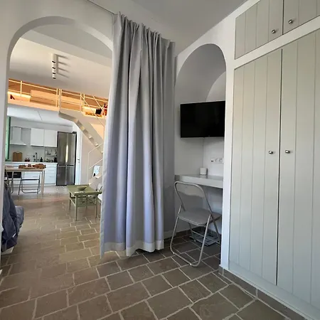 Two And An Arch - Ariadne And Aristeidis Appartement *