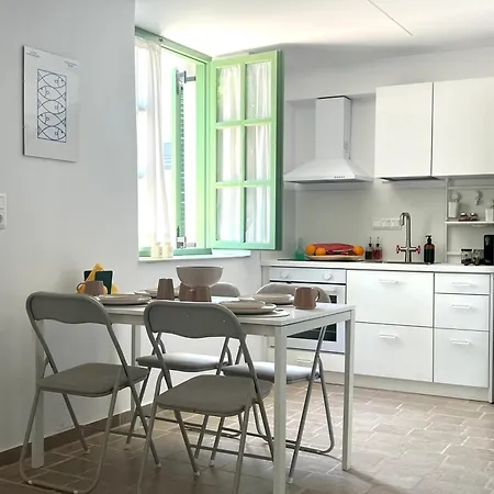 Two And An Arch - Ariadne And Aristeidis Appartement *