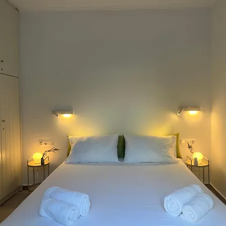 Two And An Arch - Ariadne And Aristeidis