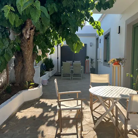 Two And An Arch - Ariadne And Aristeidis *