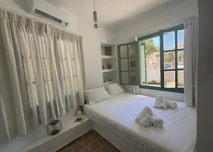 Two And An Arch - Ariadne And Aristeidis Ретимно