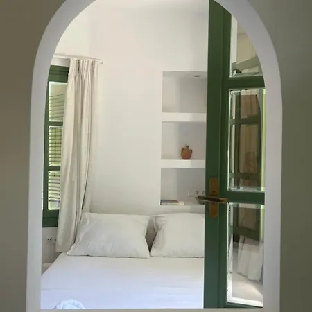 Two And An Arch - Ariadne And Aristeidis Apartment