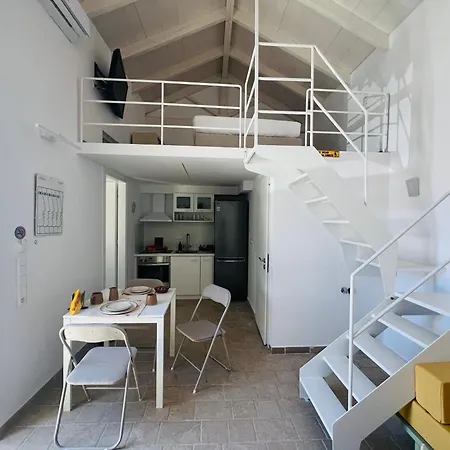 Two And An Arch - Ariadne And Aristeidis