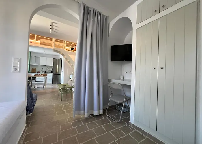 Two And An Arch - Ariadne And Aristeidis Apartment *