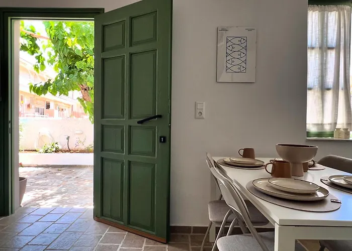 Two And An Arch - Ariadne And Aristeidis Apartment *