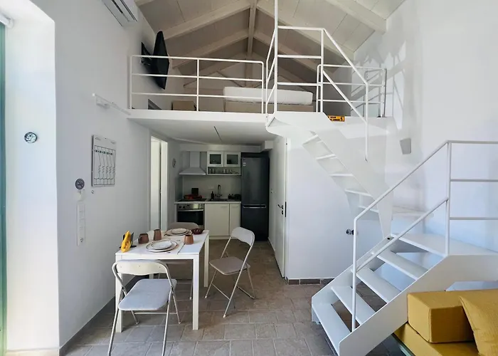 Two And An Arch - Ariadne And Aristeidis