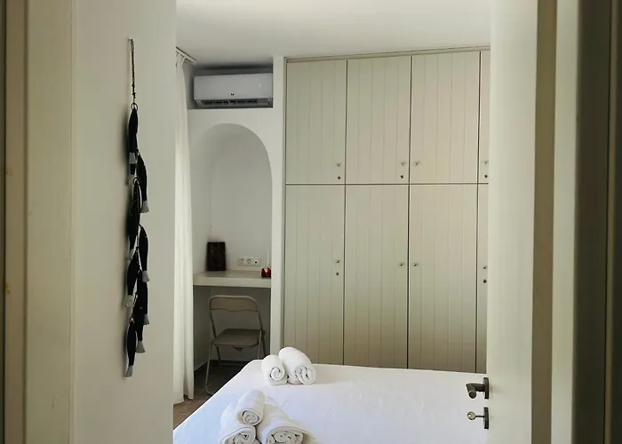 Two And An Arch - Ariadne And Aristeidis * Rethymno